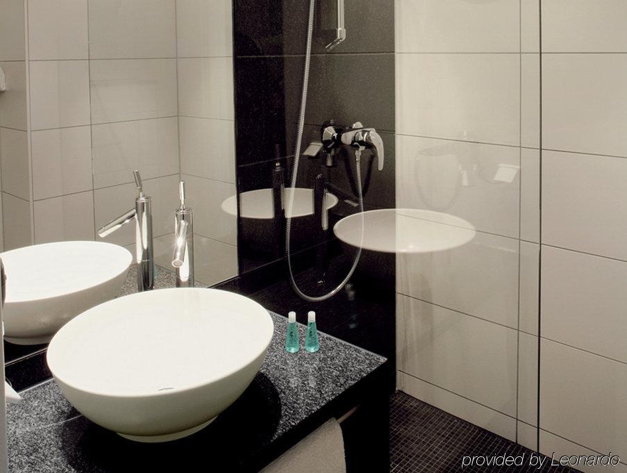 Motel One Stuttgart-Mitte Kamer foto